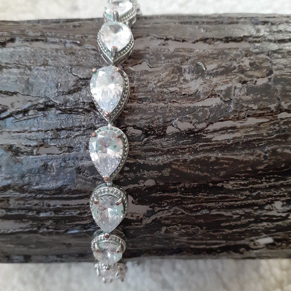 Teardrop Cubic Zirconia Braclet